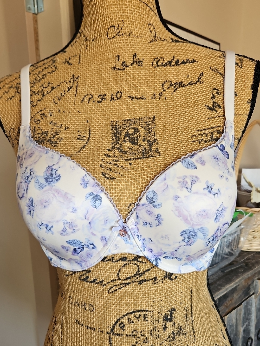 NWOT Victoria's Secret Body by Victoria Floral Padded Bra 38B